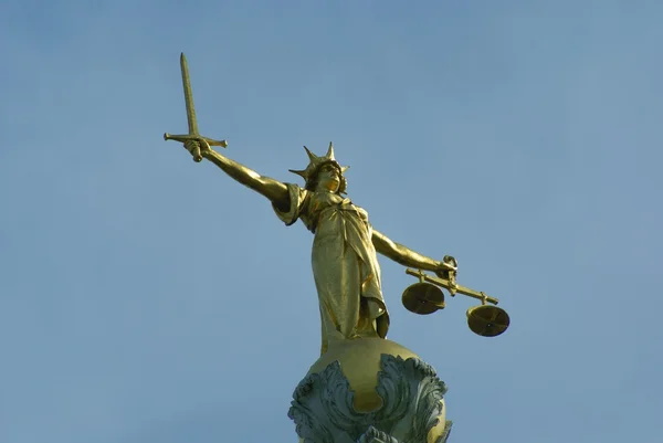 Standbeeld van Vrouwe Justitia, de Old Bailey, Londen, Engeland — Stockfoto