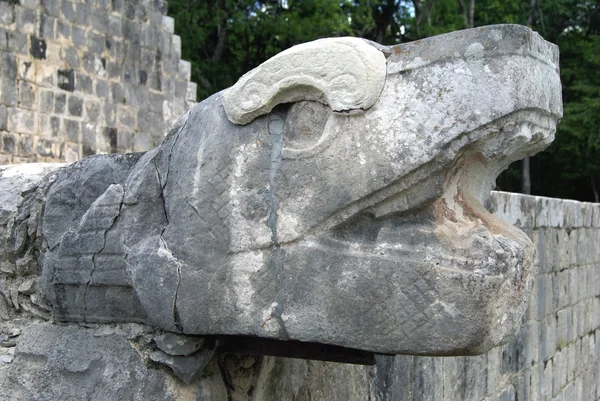 Руїни, El Castillo, храм Kukulcan, Чичен-Іца в Мексиці — стокове фото