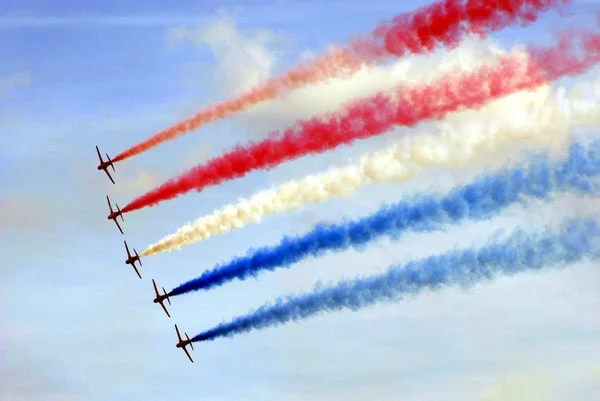 Aerobatic team. aeroplane flying show — Stock Photo, Image