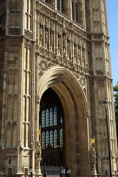 Westminsterského paláce vchodu, Londýn, Anglie — Stock fotografie