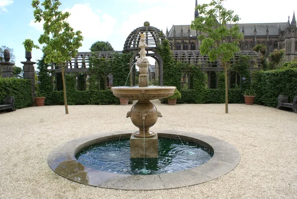 Fontana del castello di Arundel, Arundel, West Sussex, Inghilterra — Foto Stock