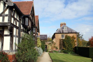 Açık görünümü. Tudor dış ve yol