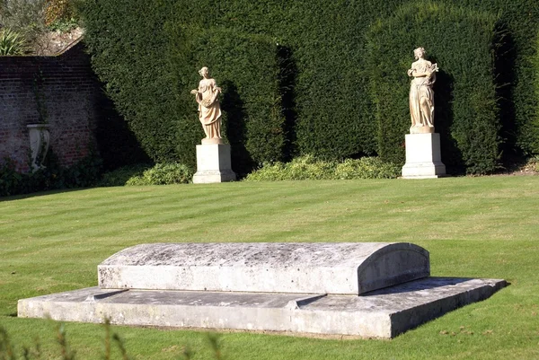 Statuen und ein Grab oder ein Grab — Stockfoto