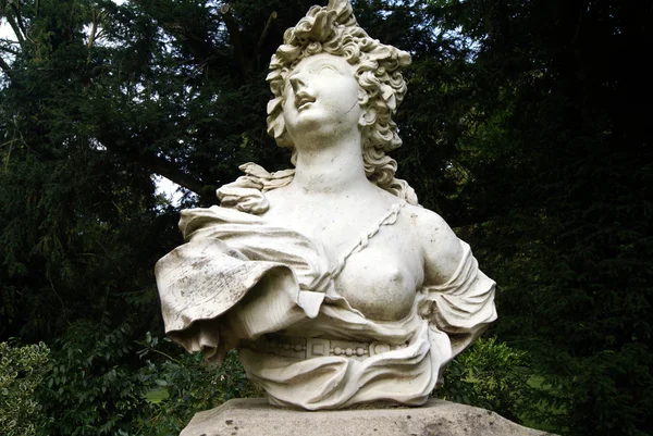 Statue einer Frau — Stockfoto