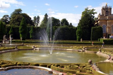 Bir düğüm Bahçe Çeşmesi. Blenheim Sarayı, Woodstock, İngiltere