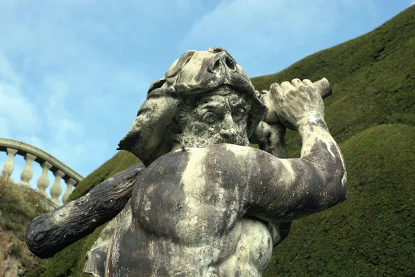 Hercules Garden Statue at Powis castle garden in Powys, Welshpool, Wales, England — Stock Photo, Image