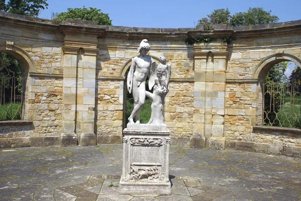 Statue. Skulptur. hever castle garden, kent, england — Stockfoto