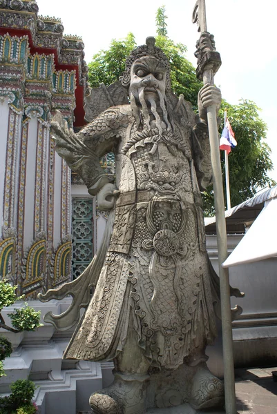 卫报 》 雕像，佛寺，曼谷，泰国，亚洲 — 图库照片
