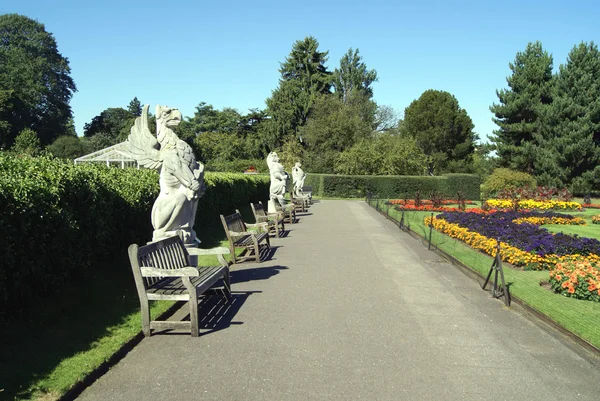 The Queen's Beasts. Royal Botanic Gardens, Kew, England — Stock Photo, Image