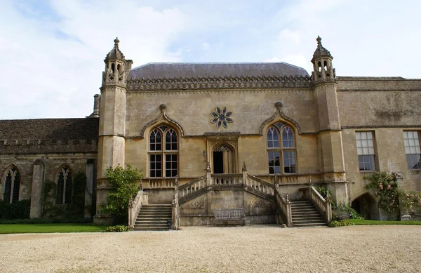 Lacock Abbey in Lacock, Chippenham, Wiltshire, Inglaterra — Fotografia de Stock