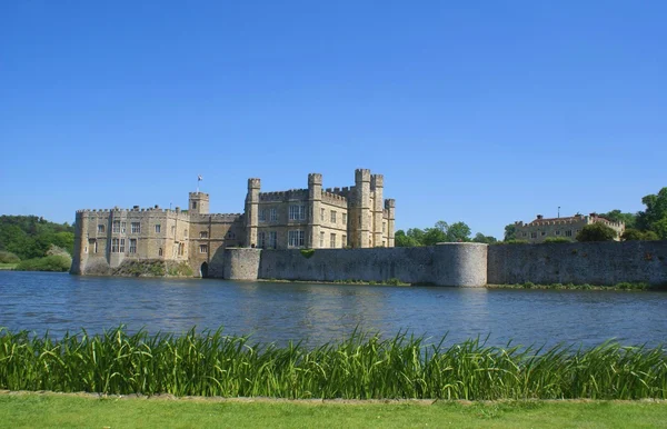 Leeds castle in Maidstone, Kent, England — Stock Photo, Image