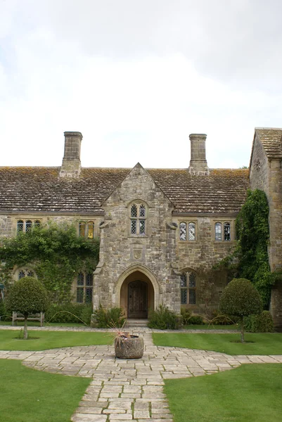 Old entrance,. courtyard — Stockfoto