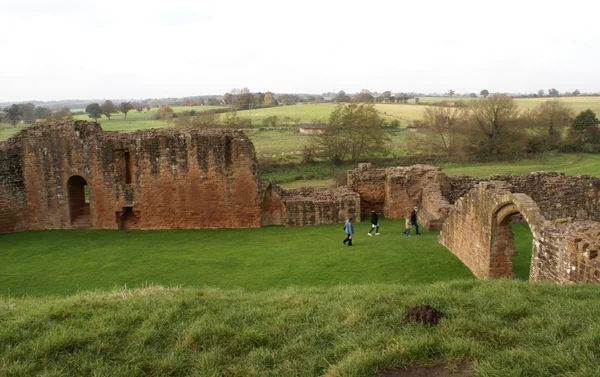 凯尼尔沃思城堡废墟在沃里克郡，英格兰 — 图库照片