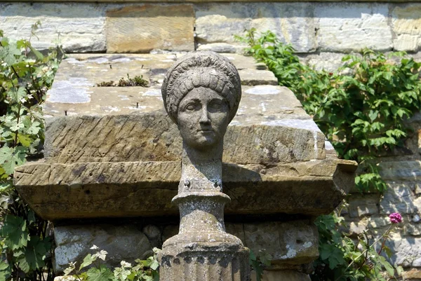 Statue au jardin italien du château de Hever dans le Kent, Angleterre — Photo