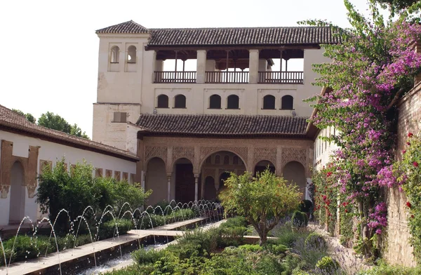 Palazzo dell'Alhambra a Granada, Andalusia, Spagna — Foto Stock