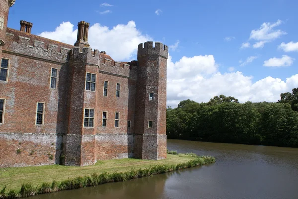 Herstmonceux Castle yakınındaki Herstmonceux, East Sussex, İngiltere. — Stok fotoğraf