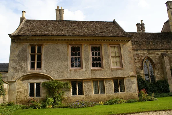 Lacock Abbey in Lacock, Chippenham, Wiltshire, Engeland — Stockfoto