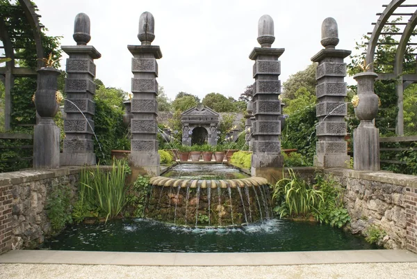 Фонтан Arundel Castle в Арунделе, Западный Сассекс, Англия — стоковое фото