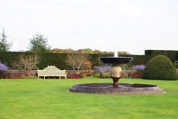 Kortrijk kasteel tuin in welshpool, powys, wales, Engeland — Stockfoto