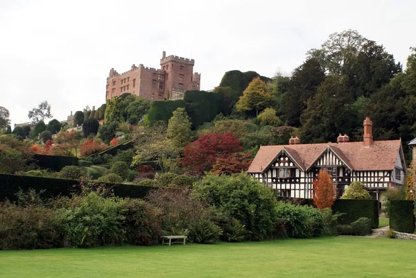 Kortrijk kasteel en tuin in Welshpool, Powys, Wales, Engeland — Stockfoto