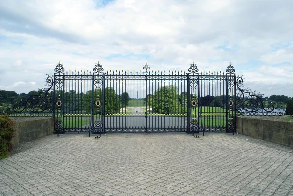 Blenheim Palace gate in Woodstock, Oxfordshire, England, Europe — Stok fotoğraf