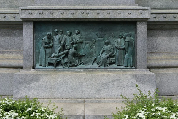 Sculpture of Ignace Bourget Monument, Montreal, Quebec, Canada — ストック写真