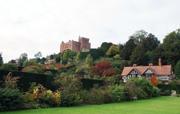 Powis Castle and Garden in Welshpool, Powys, Wales, England, Europe — Stockfoto