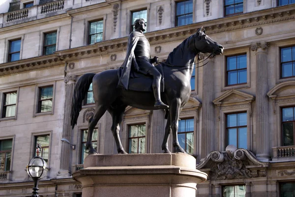 Equestrian statue of 1st Duke of Wellington, Threadneedle Street in London, England — Stock Photo, Image
