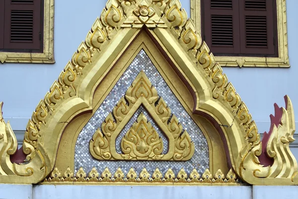 Detalles del frontón de Wat Yannawa en Bangkok, Tailandia, Asia — Foto de Stock