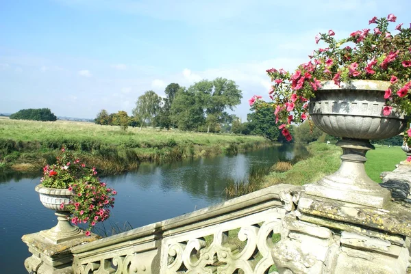 Rio Avon, Charlecote em Warwick, Inglaterra — Fotografia de Stock