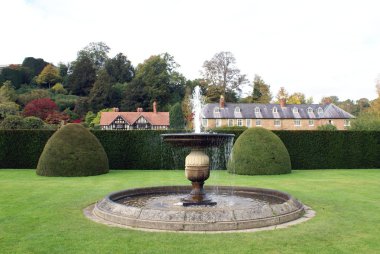 Welshpool, Powys, Galler, İngiltere'de, Avrupa Powis Castle bahçede