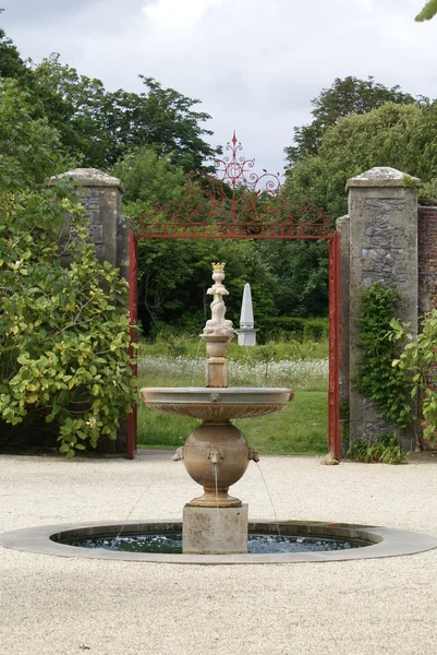 Arundel Castle fontanna w Arundel, West Sussex, Anglia, Europa — Zdjęcie stockowe