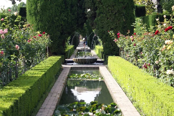 A fonte do Palácio de Alhambra em Granada, Andaluzia, Espanha, Europa — Fotografia de Stock