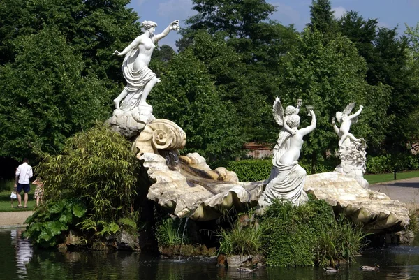 雕塑的喷泉 — 图库照片