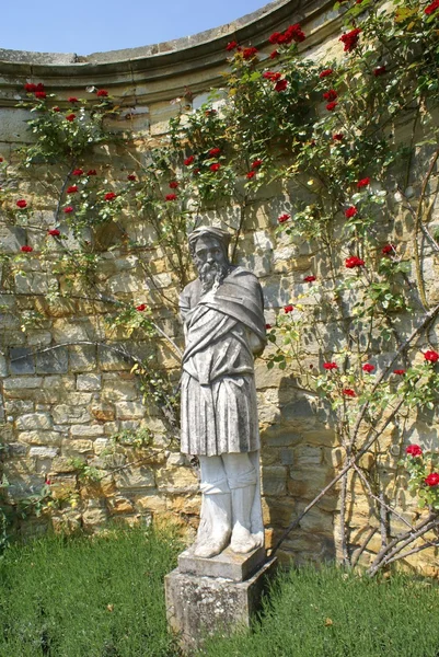 Römische Statue im hever castle garden in hever, edenbridge, kent, england, europa — Stockfoto