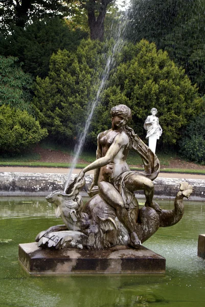 Fontaine sculptée — Photo