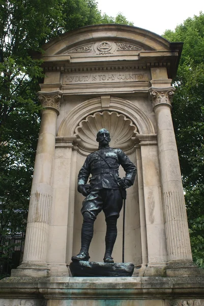 Estátua do Príncipe Cristiano Victor perto do Castelo de Windsor em Berkshire, Inglaterra — Fotografia de Stock