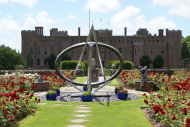 Herstmonceux kale Bahçe Herstmonceux, East Sussex, İngiltere'de gül
