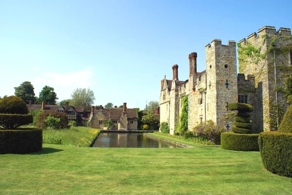 Jardim do castelo de Hever em Hever, Edenbridge, Kent, Inglaterra, Europa — Fotografia de Stock