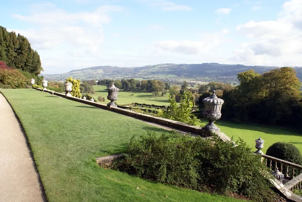 Welshpool, Powys, Galler, İngiltere'de, Avrupa Powis Castle bahçede — Stok fotoğraf