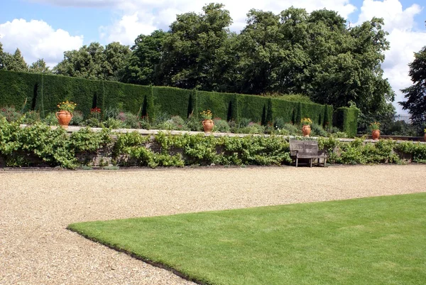 Garden gravel path — Stock Photo, Image