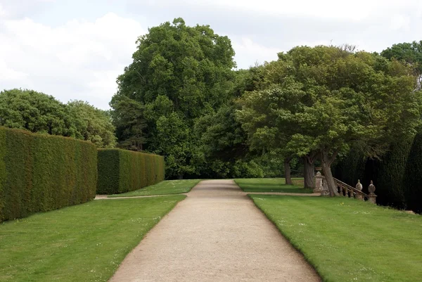 Gravel garden path — Stock Photo, Image