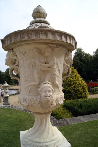 Rzeźbione urn — Zdjęcie stockowe