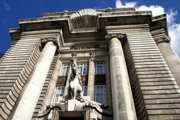 Scultura del London County Hall (LCH) a Lambeth, Londra, Inghilterra — Foto Stock