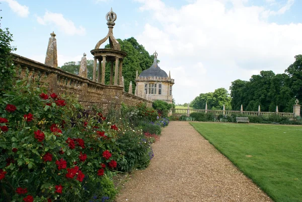 Sentiero del giardino — Foto Stock