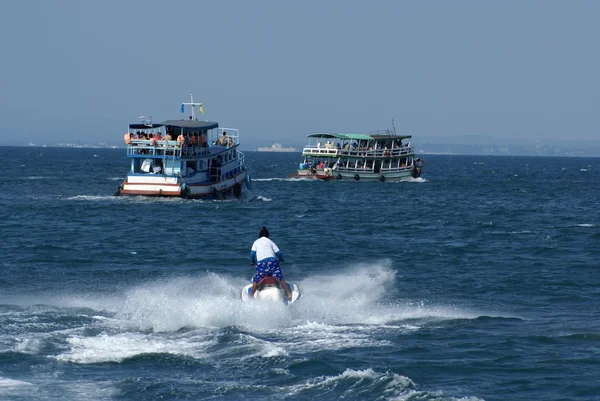 Jet ski y embarcaciones de pasajeros de recreo —  Fotos de Stock