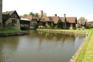 moated cephe