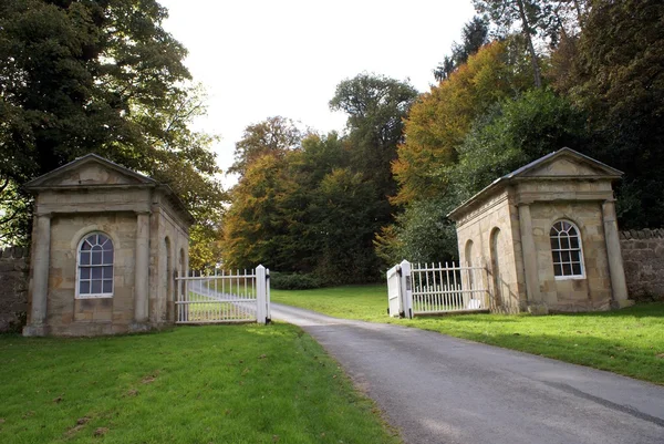 Brama ze starego gatehouses — Zdjęcie stockowe