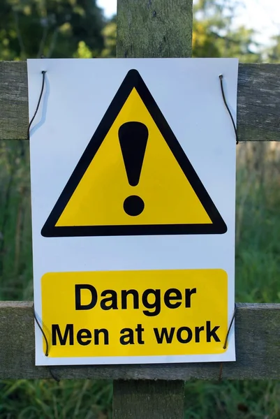 Risk för män på arbeta tecken — Stockfoto