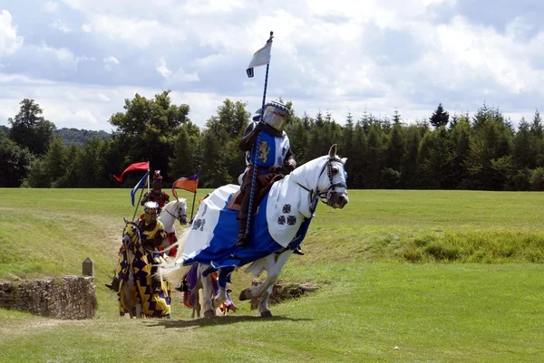 Jousting knights Knights riding horses — Stock Photo, Image